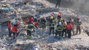 Diyarbakır'da enkaz çalışması 8'inci gününde de devam ediyor