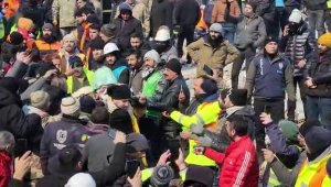 Elbistan'da 12 yaşındaki Muhammed depremden 79 saat sonra enkazdan çıkartıldı