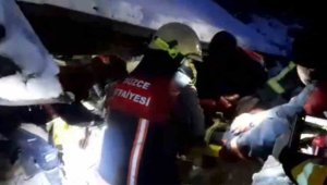 Elbistan'da 41 saat sonra enkazdan çıkardılar