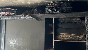 Elektrik kontağından çıkan yangında ev kullanılamaz hale geldi