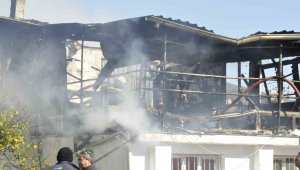 Elektrik tellerinden çıkan yangında ev kullanılamaz hale geldi