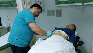 Elindeki tüfek düşünce kazara kendini vurdu