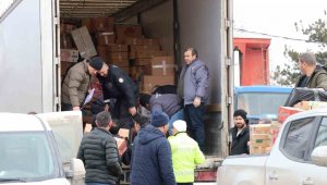 Emniyet müdürlüğü ekipleri 1 tır yardım malzemesi yolladı