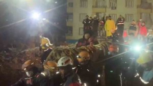 Enkazdan 69 saat sonra kurtarıldı, AFAD ekipleri sevinçten gözyaşı döktü