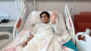 Enkazdan çıkarıldı, ailesi hayatını kaybetti