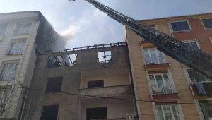 Esenyurt'ta metruk bir binada çıkan yangın 3 binaya sirayet etti
