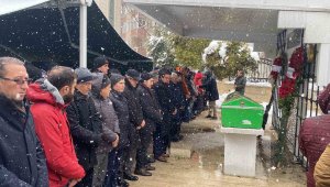 Eşi ve çocuğuyla birlikte enkaz altında can vermişti, Kocaeli'de son yolculuğuna uğurlandı