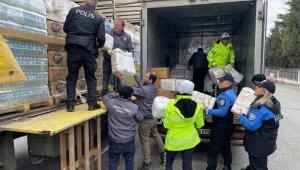 Eskişehir emniyeti 4 tır yardım malzemesi gönderdi