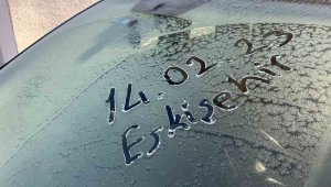 Eskişehir'de kar yok buz var