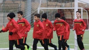 Eskişehirspor depremzede çocukları unutmadı