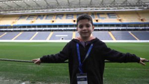 Fenerbahçe, depremzede Kuzey Koşar ve ailesini Ülker Stadı'nda ağırladı