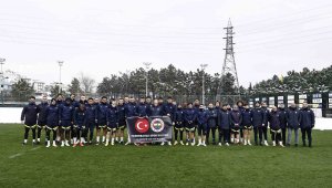 Fenerbahçe'den destek pankartı: 'Ülkemizin başı sağ olsun'