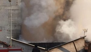 Fırın küreği imalathanesi yangında küle döndü