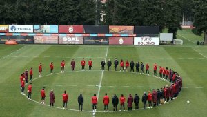 Galatasaray'dan depremde hayatını kaybedenler için saygı duruşu