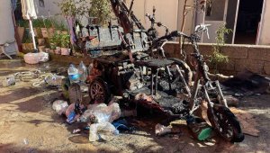 Gazipaşa'da yanan elektrikli motosikletler küle döndü