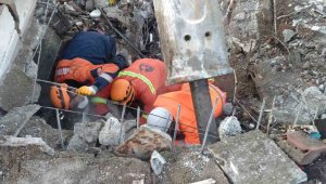 Gemlik'ten depremzedelere 32 tır yardım