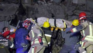 Genç anne enkazdan 111 saat sonra kurtarıldı, 7 aylık bebeği hayatını kaybetti