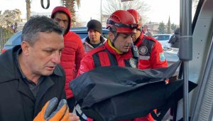 Göçük altında kalan anne ve iki çocuğunun cansız bedenine ulaşıldı, baba yaralı kurtarıldı