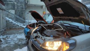 Göle'de dondurucu soğuklar nedeniyle araçlar çalışmadı