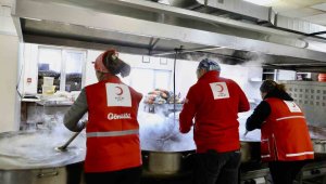 Gönüllü şefler milyonlarca kap yemek yaptı