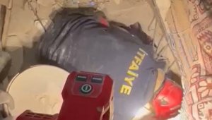 Gül teyze depremin 71'inci saatinde enkazdan sağ çıkarıldı