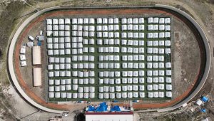 Hatay Samandağ Stadyumu'na kurulan çadır kent dron ile görüntülendi