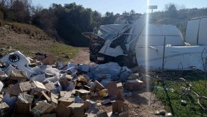 Hatay'a yardıma giden kamyon ve panelvan çarpıştı: 4 yaralı