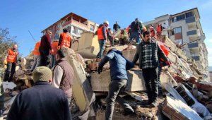 Hatay'da çalışmalar hızlandı, vatandaşlar enkazdan kurtarılıyor