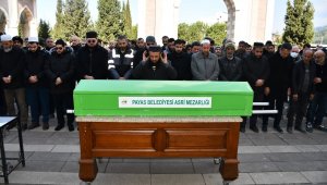 Hatay'da depremde hayatını kaybeden 4'ü çocuk 17 kişi toprağa verildi