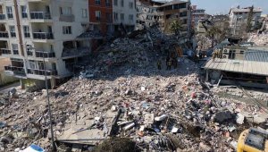 Hatay'da depremin 296. saatinde 3 kişinin kurtarıldığı enkaz dron ile görüntülendi