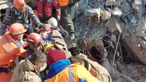 Hatay'da Duygu öğretmen 105'inci saatte kurtarıldı