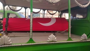 Hatay'da enkaz altında kalarak hayatını kaybeden Asteğmen Yunuscan Günay son yolculuğuna uğurlandı