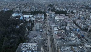 Hatay'da hasarlı evlerin içi dron ile görüntülendi