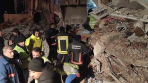 Hatay'da itfaiyeciler 5 kişiyi daha enkazdan canlı olarak kurtardı