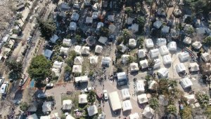 Hatay'daki depremzedeler kurulan çadır kentlerde yaşamını tutunuyor