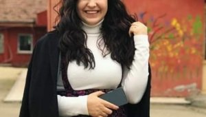 Hatay'daki enkazdan cenazesi çıkarılan 8 aylık hamile öğretmen toprağa verildi