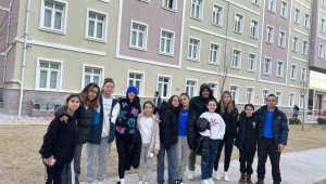 Hokey sporcularından depremzedelere destek