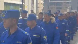 Huawei çalışanları Çinli arama kurtarma ekibini alkışlarla karşıladı