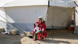 İdlib'te depremzedeler çadırlarda yaşam mücadelesi veriyor