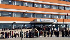 İhlas Vakfı yardım tırlarıyla deprem bölgesinde