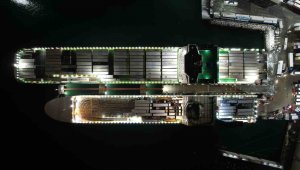 İş makinalarının ve yardım tırlarının bulunduğu gemi İstanbul'dan yola çıktı