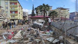 İslahiye'de enkazdan 4 yaşındaki çocuk sağ olarak çıkarıldı
