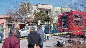 İzmir'de ev yangınında bir kişi öldü