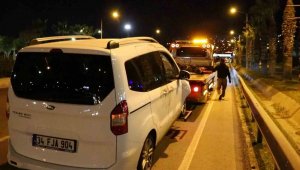 İzmir'de hafif ticari araç ile motosiklet çarpıştı: 1 ölü