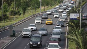 İzmir'de trafiğe kayıtlı araç sayısı yüzde 5,2 arttı