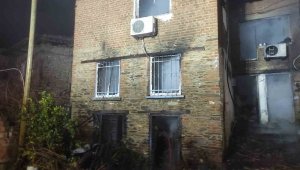 İzmir'deki yangında pencereden atlayan adam hayatını kaybetti