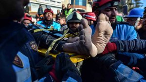 Kahramanmaraş'ta 3 kişi depremin 84'üncü saatinde enkazdan sağ çıkartıldı