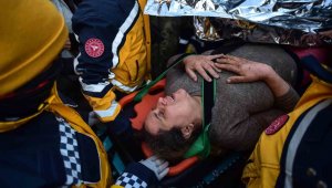 Kahramanmaraş'ta anne-kız depremin 101'inci saatinde enkaz altından çıkartıldı