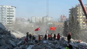 Kahramanmaraş'ta depremin 7. gününde ailelerin umutlu bekleyişi sürüyor