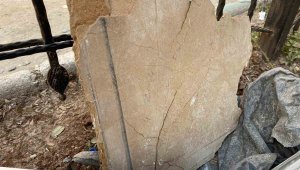 Kahramanmaraş'ta enkazda "Ben ölürsem kalanlar okusun" yazılı tahta parçası bulundu